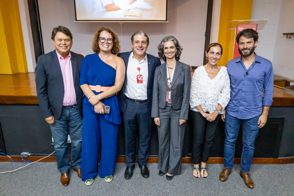 Crédito: Ascom Santa Casa BH - deputado estadual Zé Guilherme; deputada federal Nely Aquino; provedor da Santa Casa BH, Roberto Otto Augusto de Lima; superintendente regional da Saúde de Belo Horizonte, Débora Tavares (que estava representando o secretário estadual de Saúde, Fábio Baccheretti; vereadora Professora Marli.